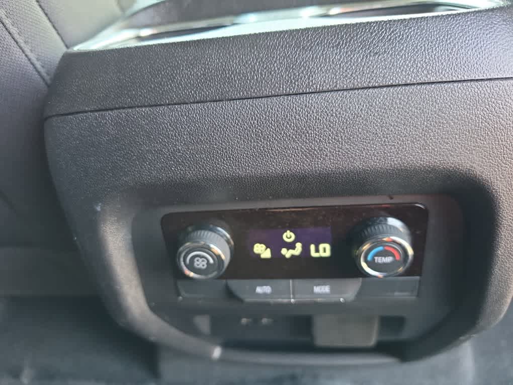 Used 2025 Chevrolet Traverse LT w/ Driver Confidence Package image 27