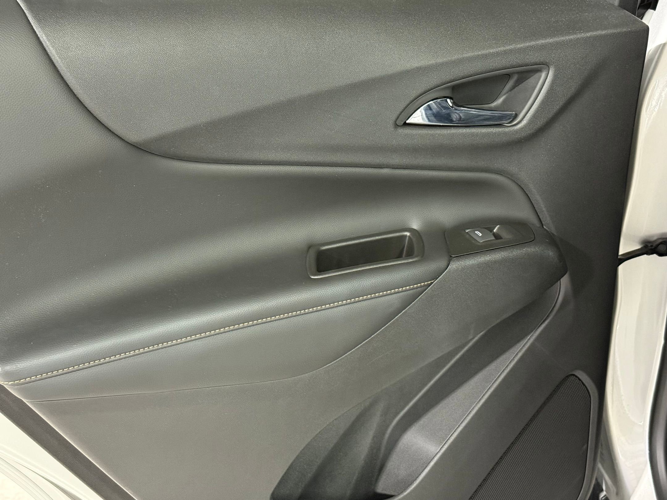 Used 2020 Chevrolet Equinox Premier image 35