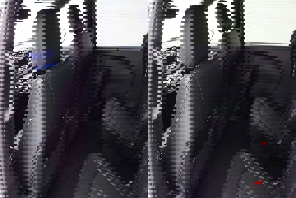 Used 2025 Chrysler Pacifica Select image 11