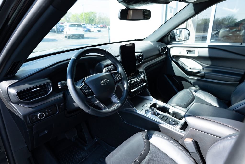 Used 2023 Ford Explorer Platinum w/ Technology Package AWD/4WD image 20