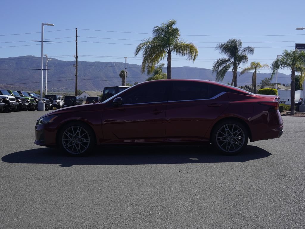 Used 2023 Nissan Altima 2.0 SR FWD image 7