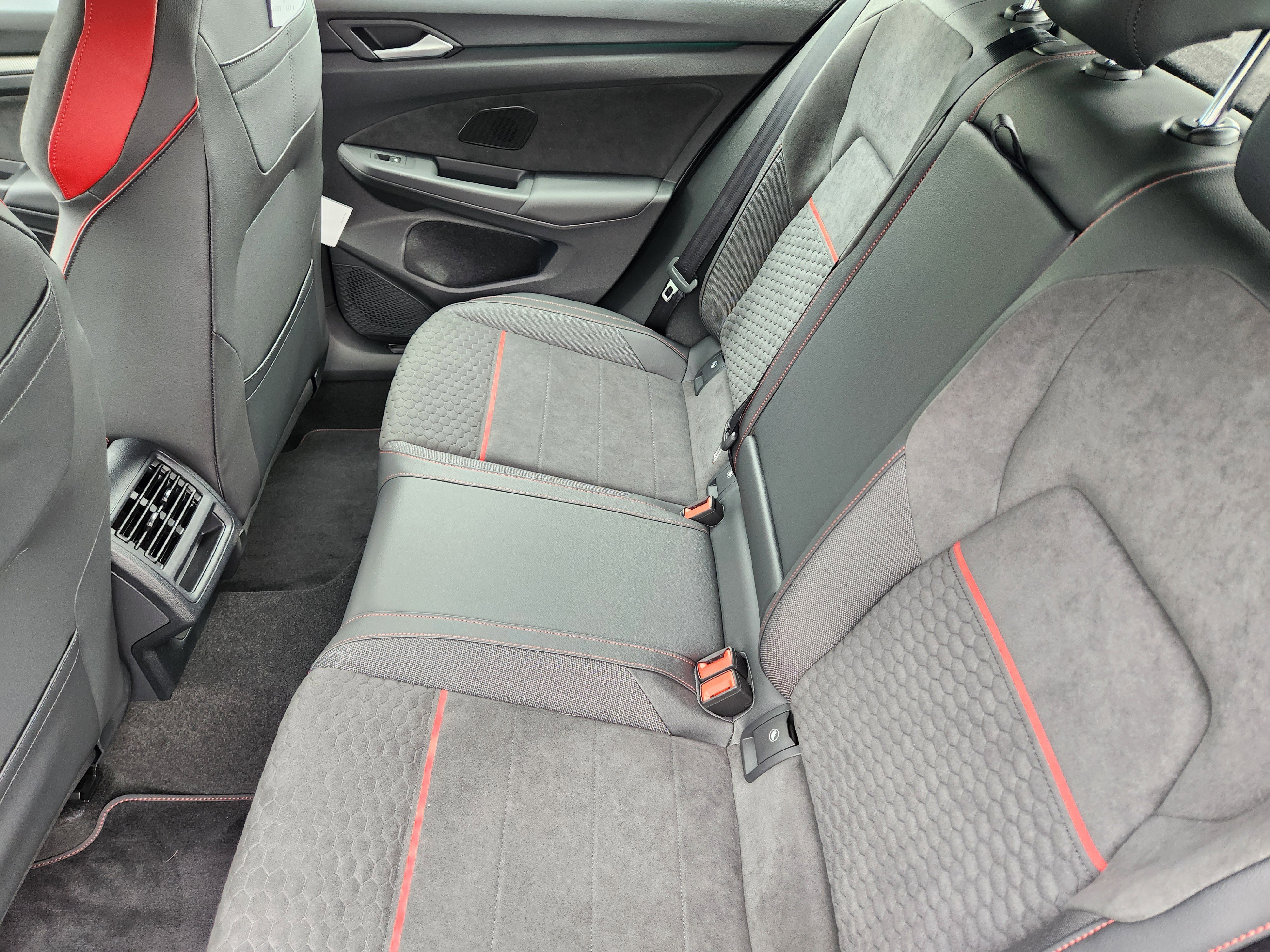 New 2025 Volkswagen Golf SE image 21