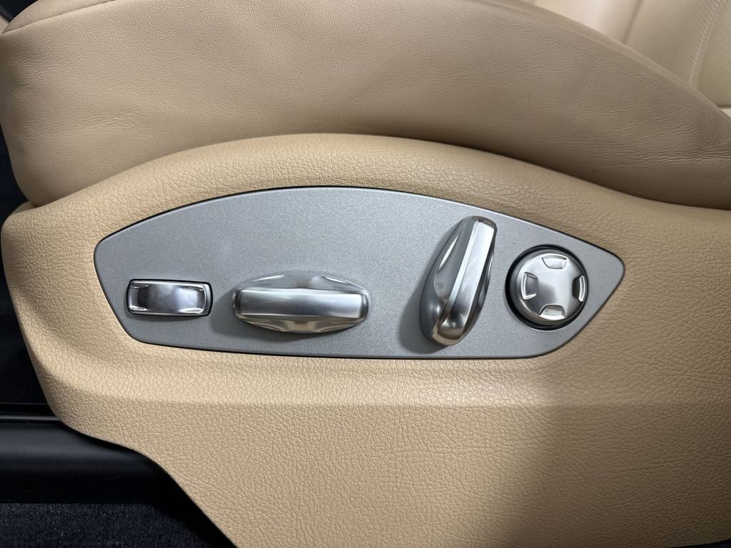 Certified 2025 Porsche Macan image 40