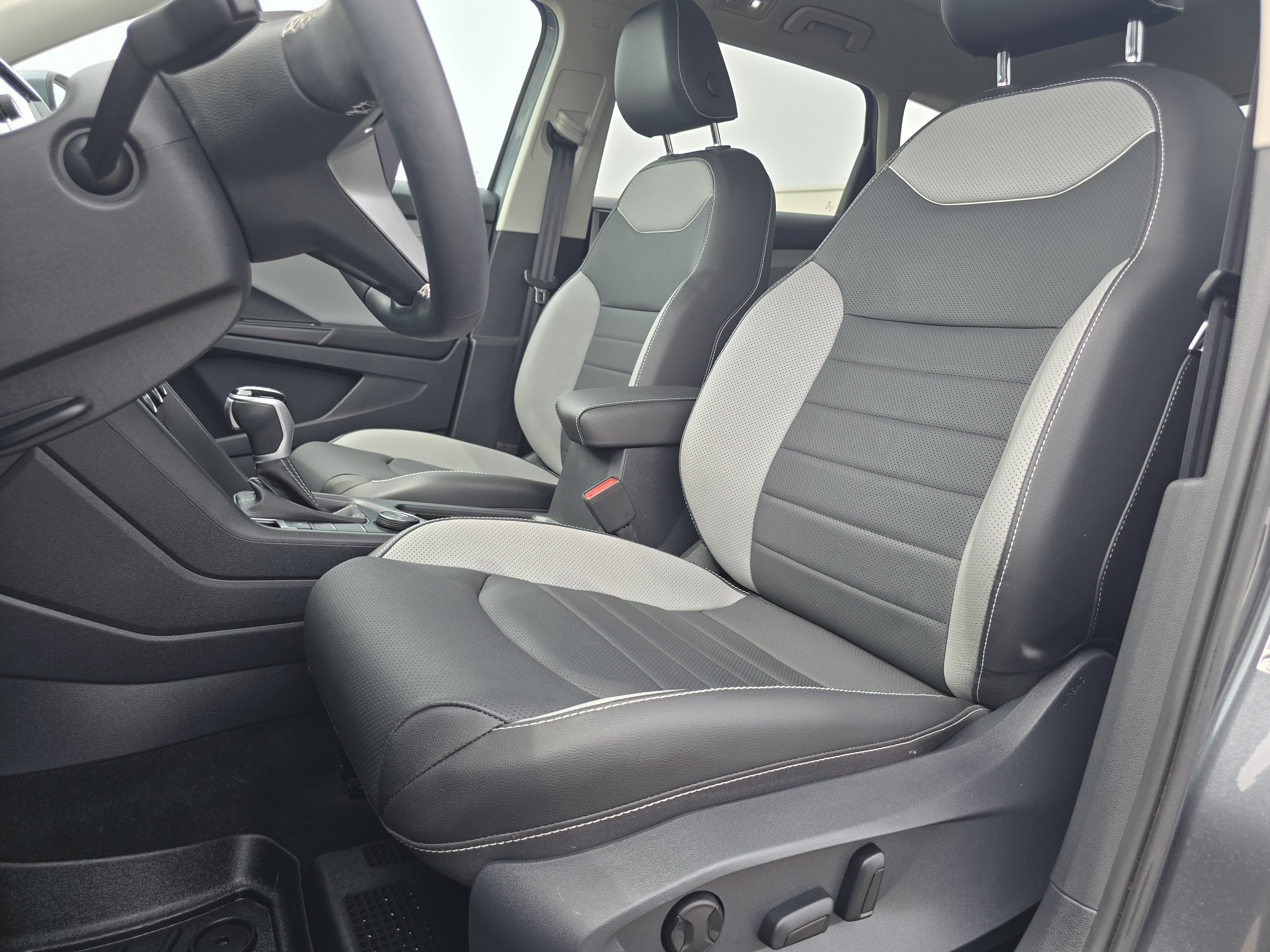 Certified 2023 Volkswagen Taos SEL AWD/4WD image 21