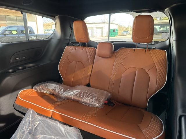 New 2026 Chrysler Pacifica Pinnacle FWD image 14