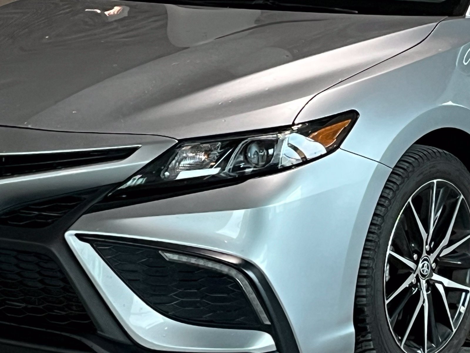 Used 2024 Toyota Camry SE FWD image 5