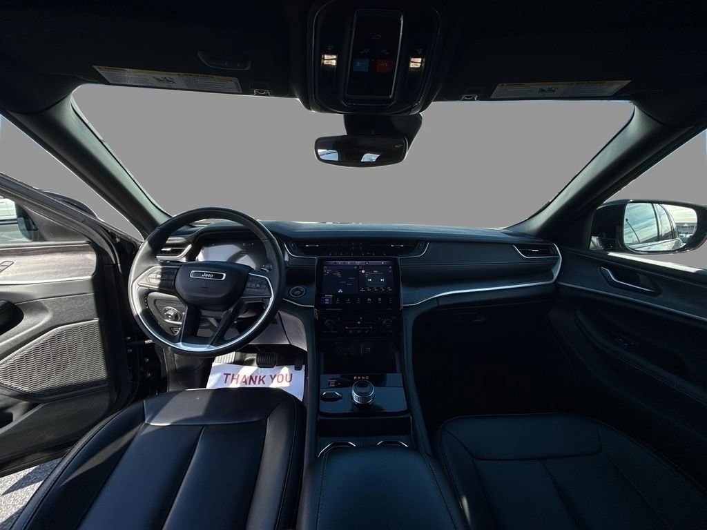 Used 2024 Jeep Grand Cherokee Limited w/ Black Appearance Package image 32