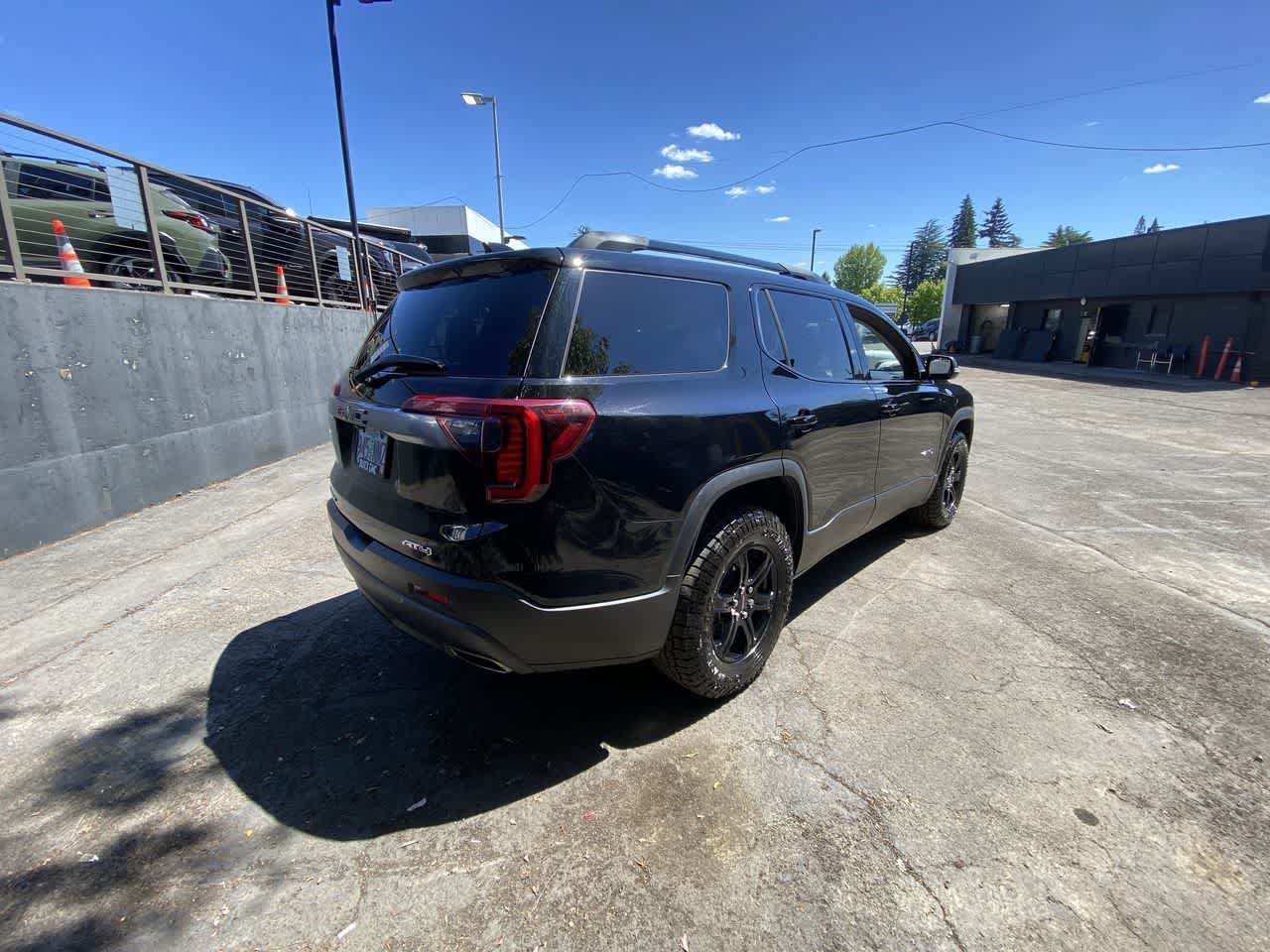 Used 2022 GMC Acadia AT4 w/ Preferred Package AWD/4WD image 6