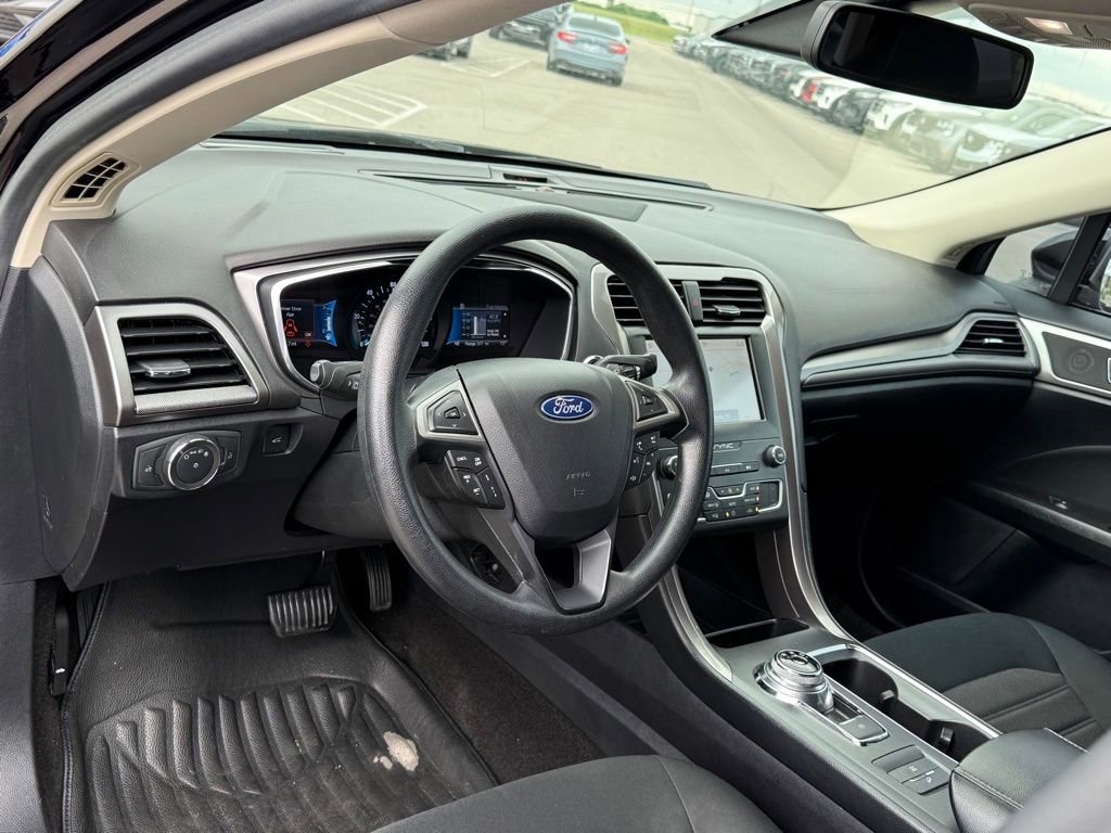 Used 2020 Ford Fusion SE FWD image 4