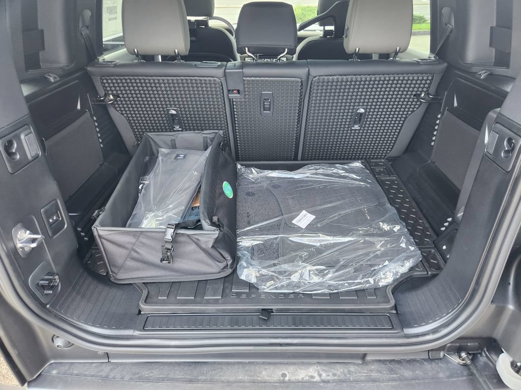 New 2026 Land Rover Defender 110 X-Dynamic SE AWD/4WD image 14