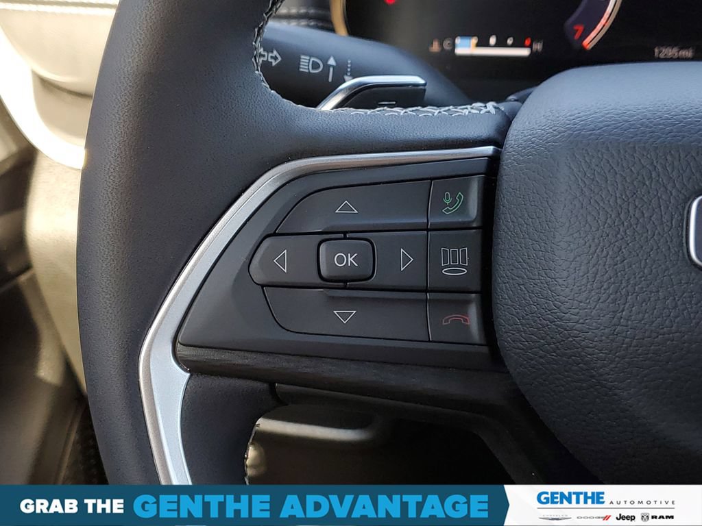 Used 2024 Jeep Grand Cherokee L Altitude AWD/4WD image 15