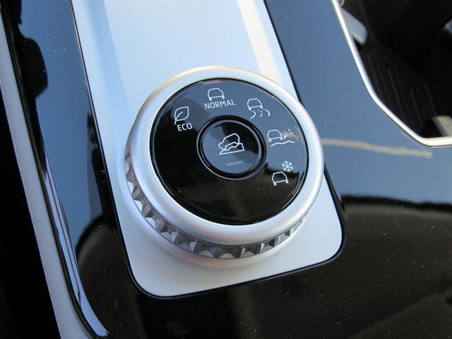 New 2025 Mitsubishi Outlander SE image 24