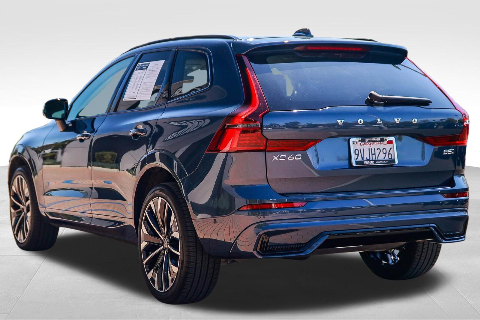 Used 2026 Volvo XC60 B5 Ultra w/ Protection Package Premier image 5