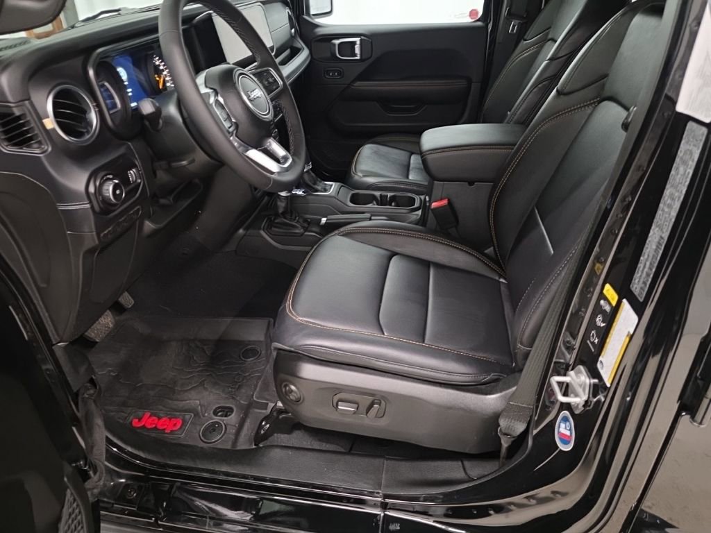 Used 2025 Jeep Wrangler Sahara w/ Technology Group image 12