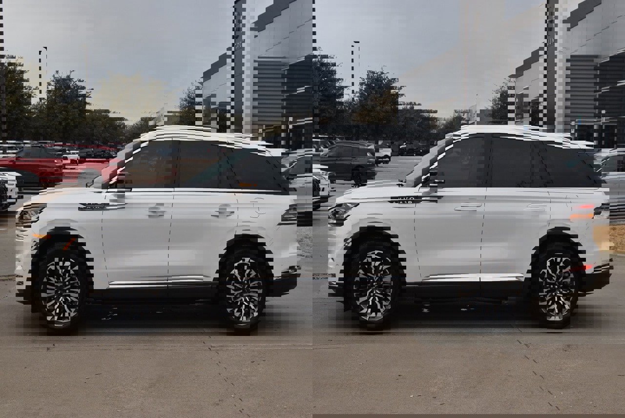 Certified 2023 Lincoln Aviator Reserve w/ Elements Package Plus image 12
