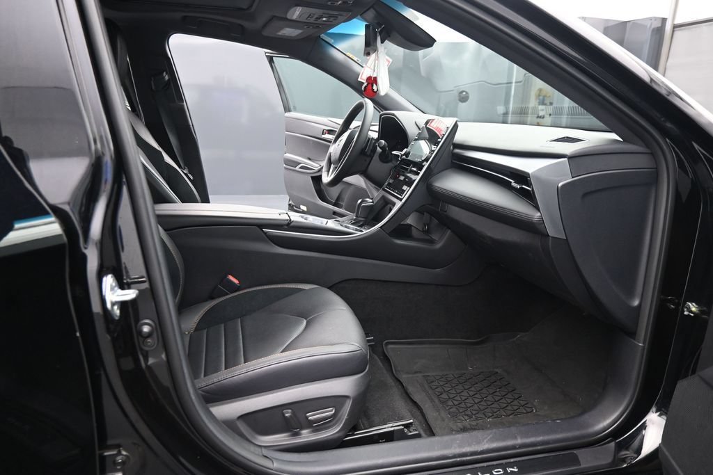 Used 2021 Toyota Avalon XSE FWD image 18