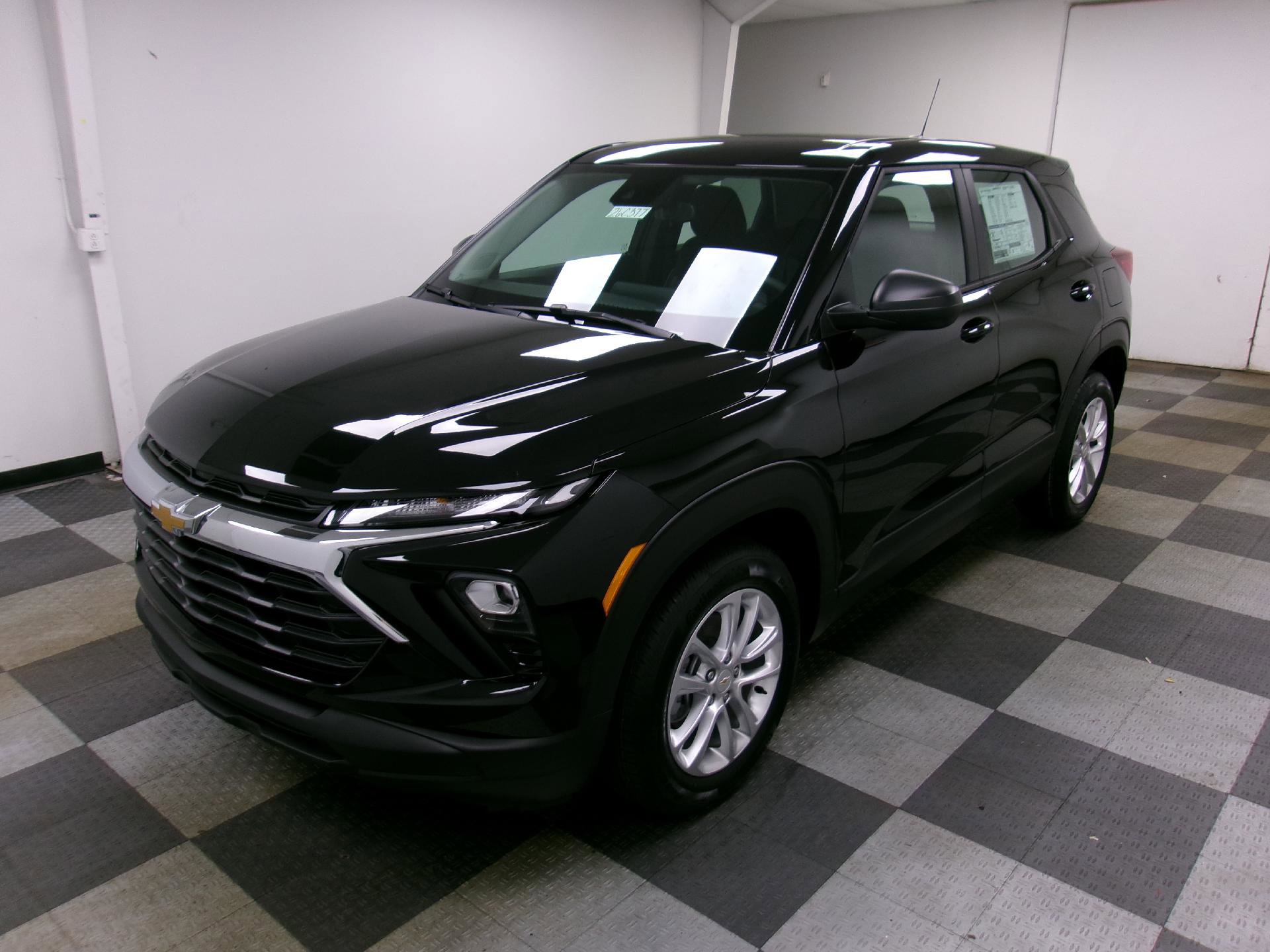 Used 2026 Chevrolet TrailBlazer LS FWD image 1