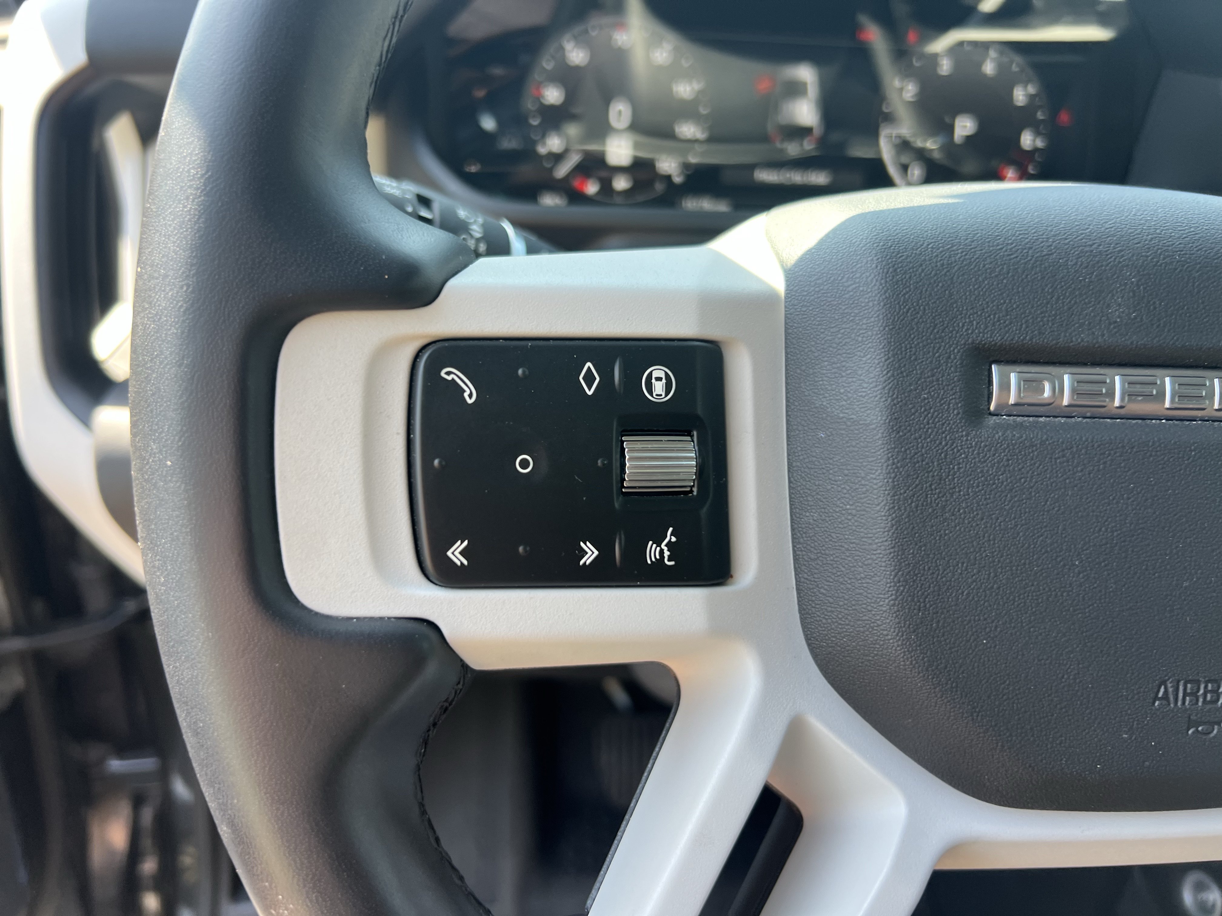Used 2025 Land Rover Defender 110 S AWD/4WD image 22