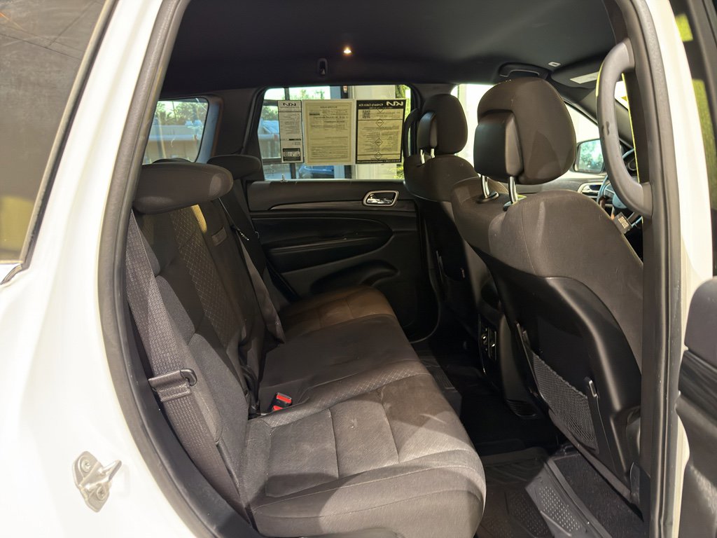 Used 2021 Jeep Grand Cherokee Laredo image 23