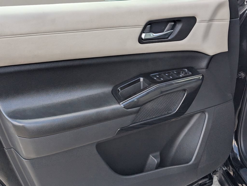 Used 2022 Nissan Pathfinder SV FWD image 16