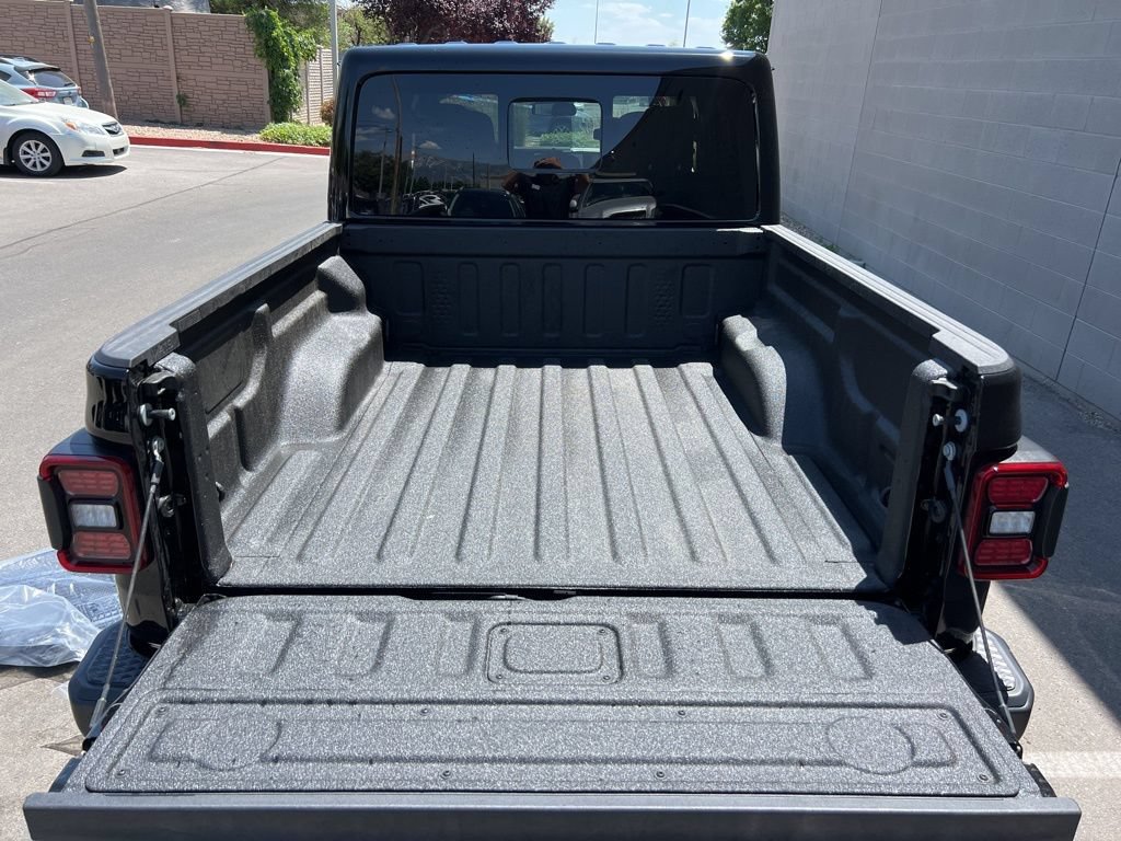 New 2025 Jeep Gladiator Sport AWD/4WD image 25