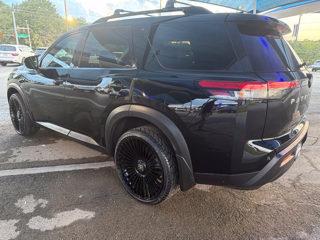 Used 2024 Nissan Pathfinder SV FWD image 3