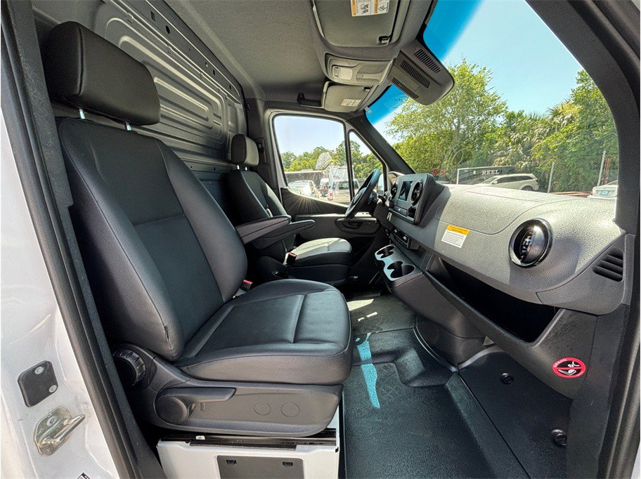 Used 2024 Mercedes-Benz Sprinter 2500 image 50