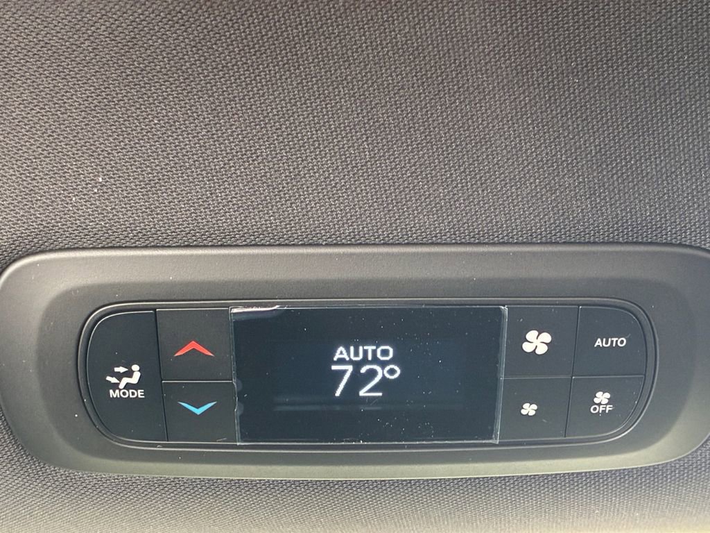 New 2026 Chrysler Pacifica Select FWD image 10