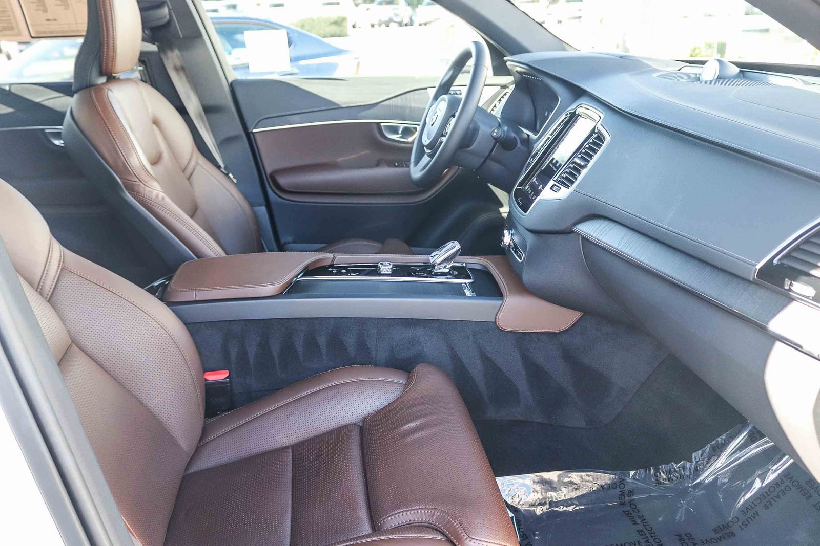 Used 2024 Volvo XC90 T8 Ultimate w/ Protection Package Premier AWD/4WD image 17