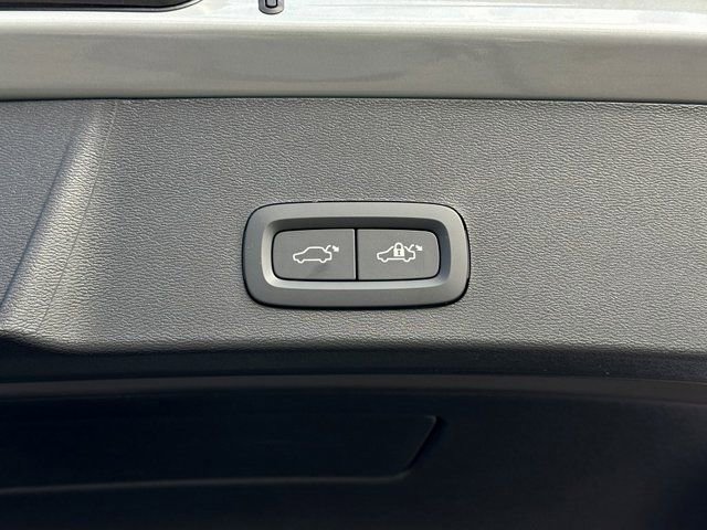 New 2025 Volvo XC40 B5 Plus w/ Climate Package image 16
