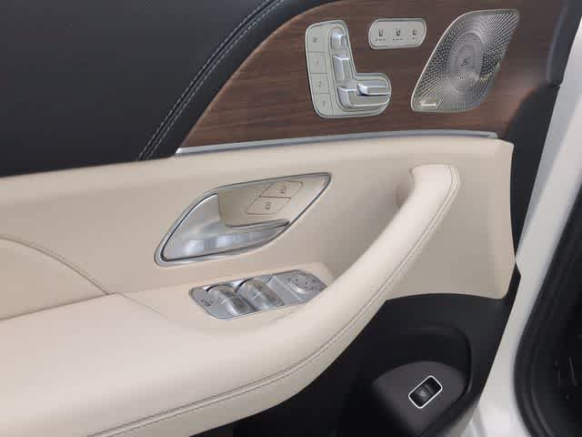 New 2026 Mercedes-Benz GLS 580 4MATIC image 17