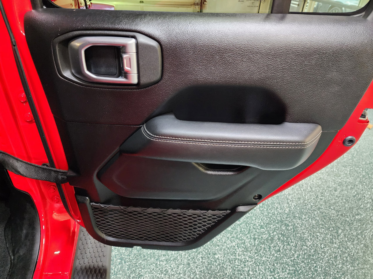 Used 2020 Jeep Wrangler Unlimited Sahara image 22