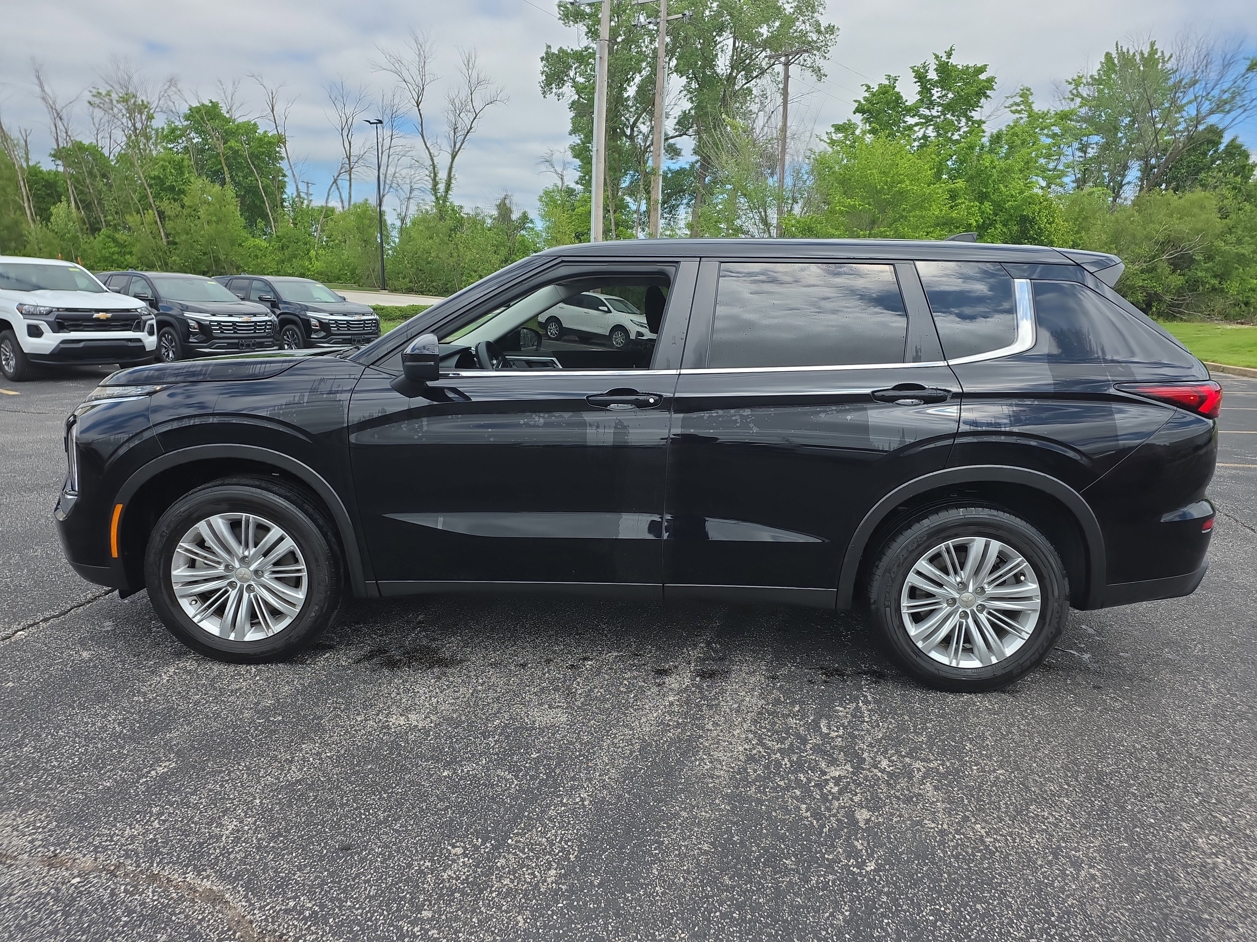 Used 2024 Mitsubishi Outlander ES AWD/4WD image 6