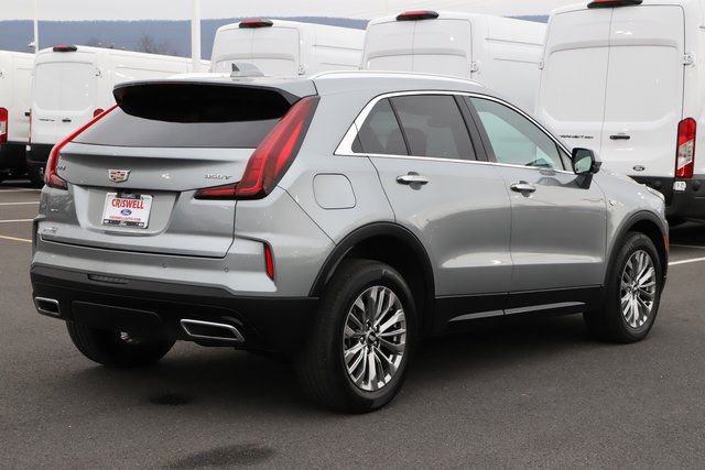 Used 2025 Cadillac XT4 Premium Luxury image 6