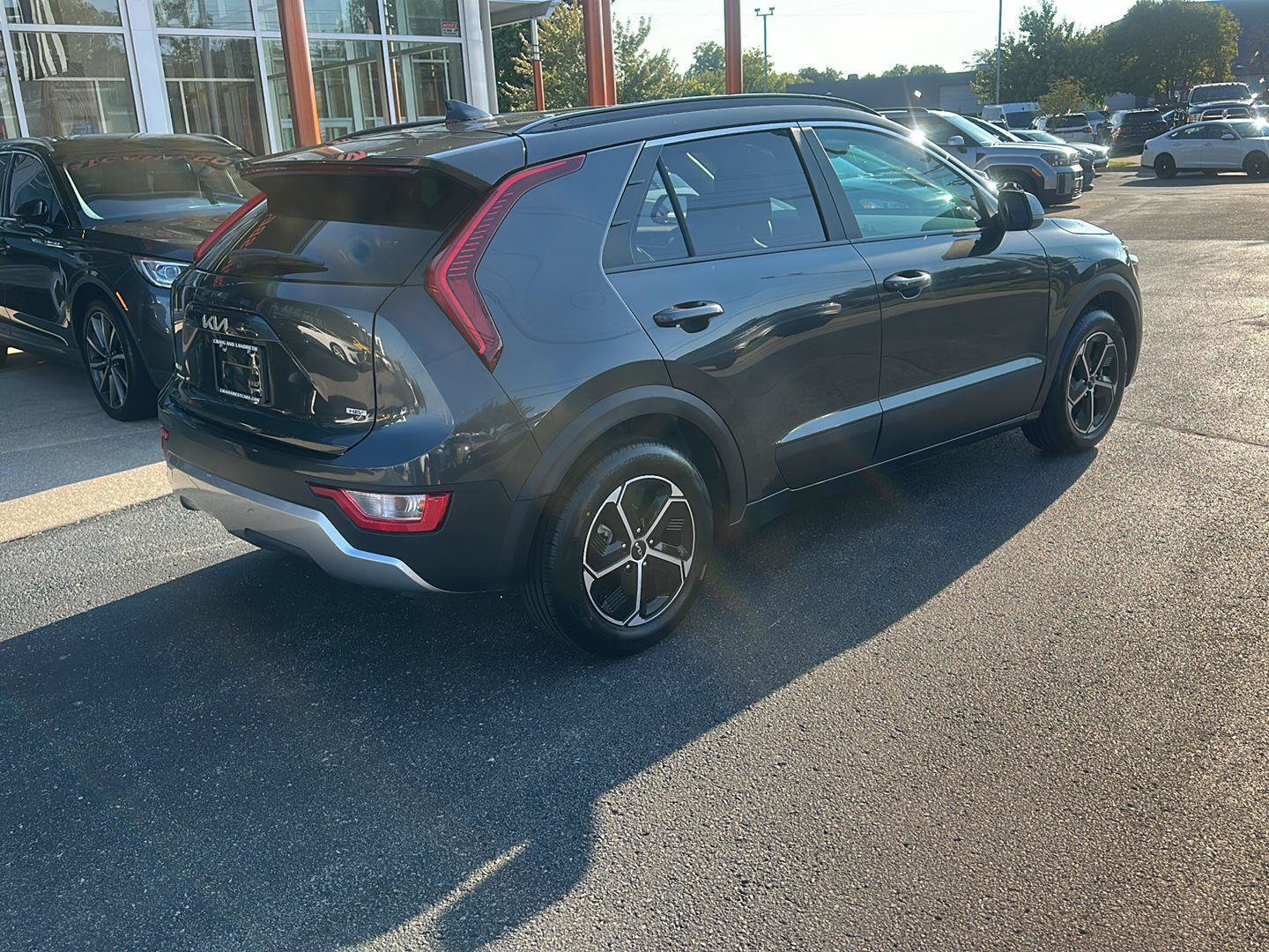 Used 2025 Kia Niro LX FWD image 3