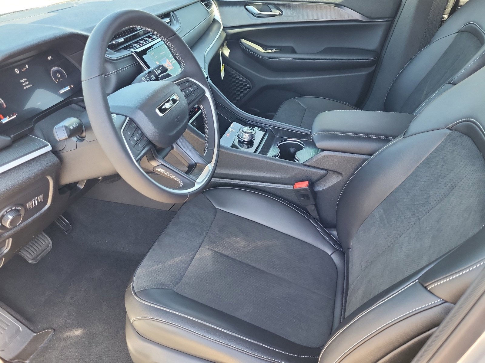 New 2025 Jeep Grand Cherokee L Altitude image 22