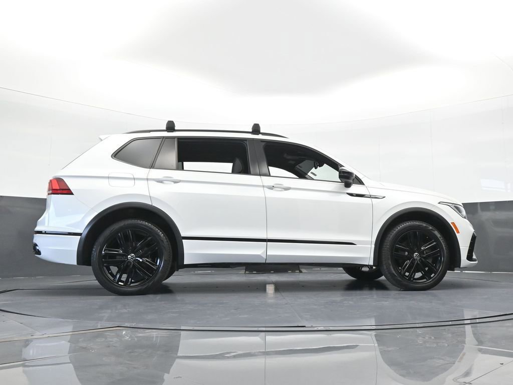 Used 2022 Volkswagen Tiguan SE R-Line image 59