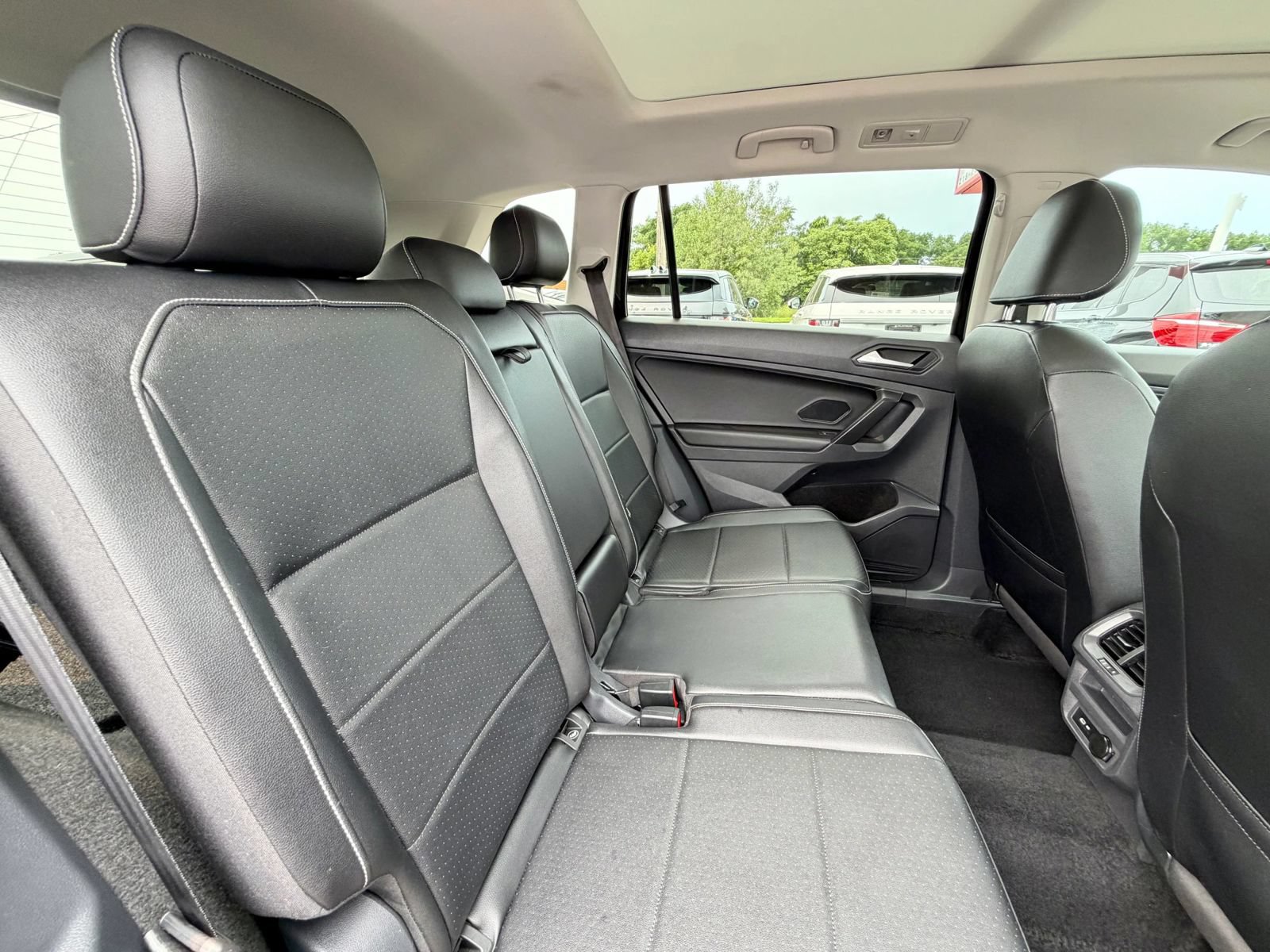 Used 2021 Volkswagen Tiguan SE w/ Panoramic Sunroof Package AWD/4WD image 40