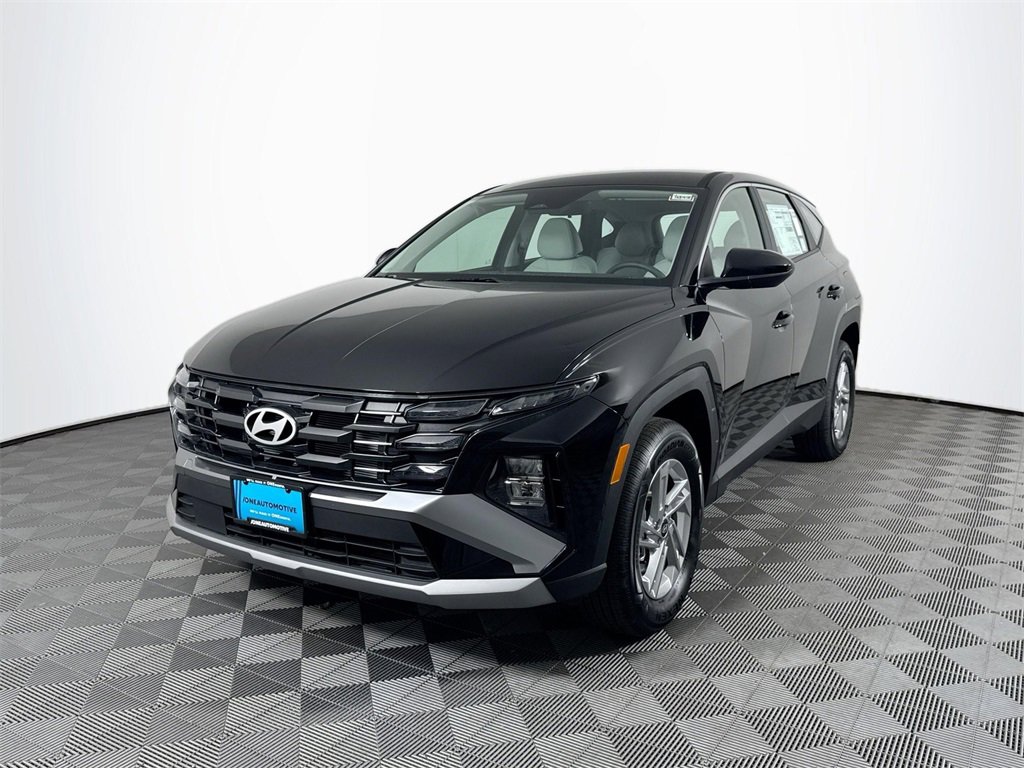 Certified 2025 Hyundai Tucson SE image 1