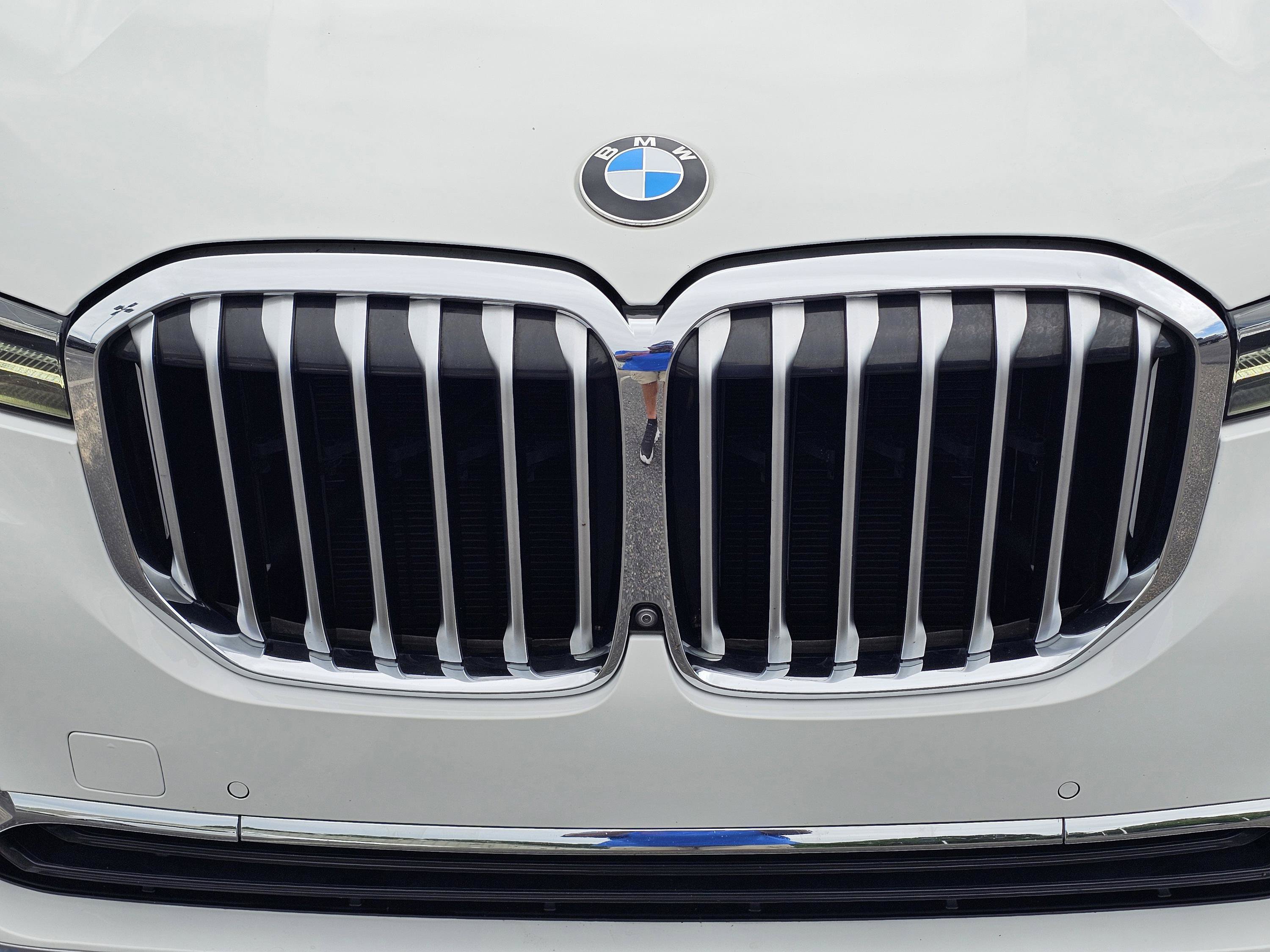 Used 2019 BMW X7 xDrive40i w/ Premium Package AWD/4WD image 3
