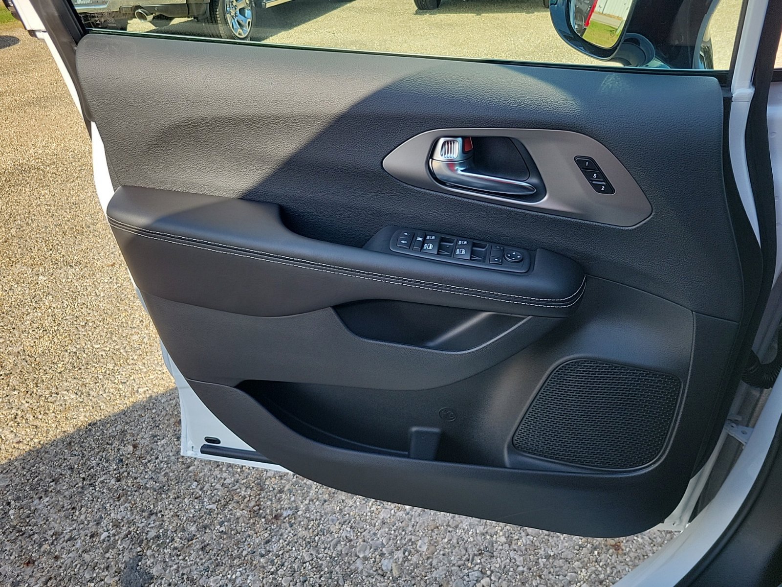 New 2027 Chrysler Pacifica Select FWD image 34