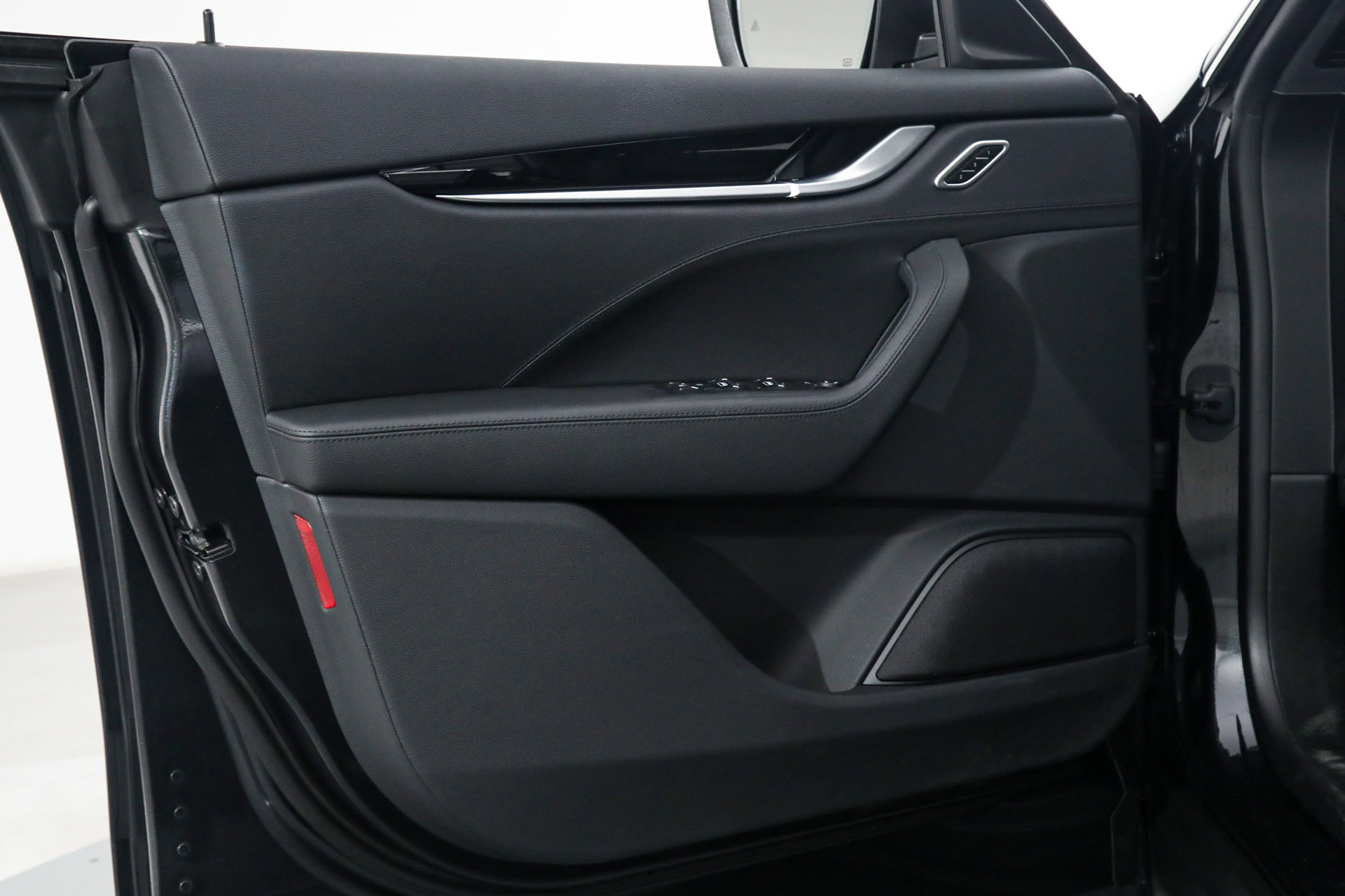 Certified 2023 Maserati Levante GT image 14