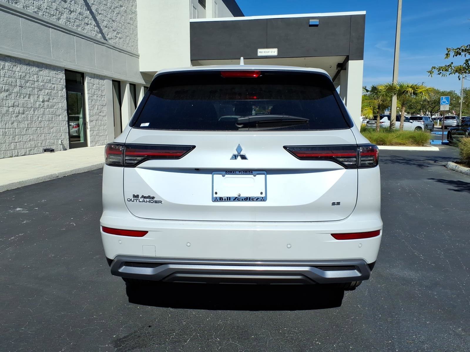 New 2026 Mitsubishi Outlander SE FWD image 4