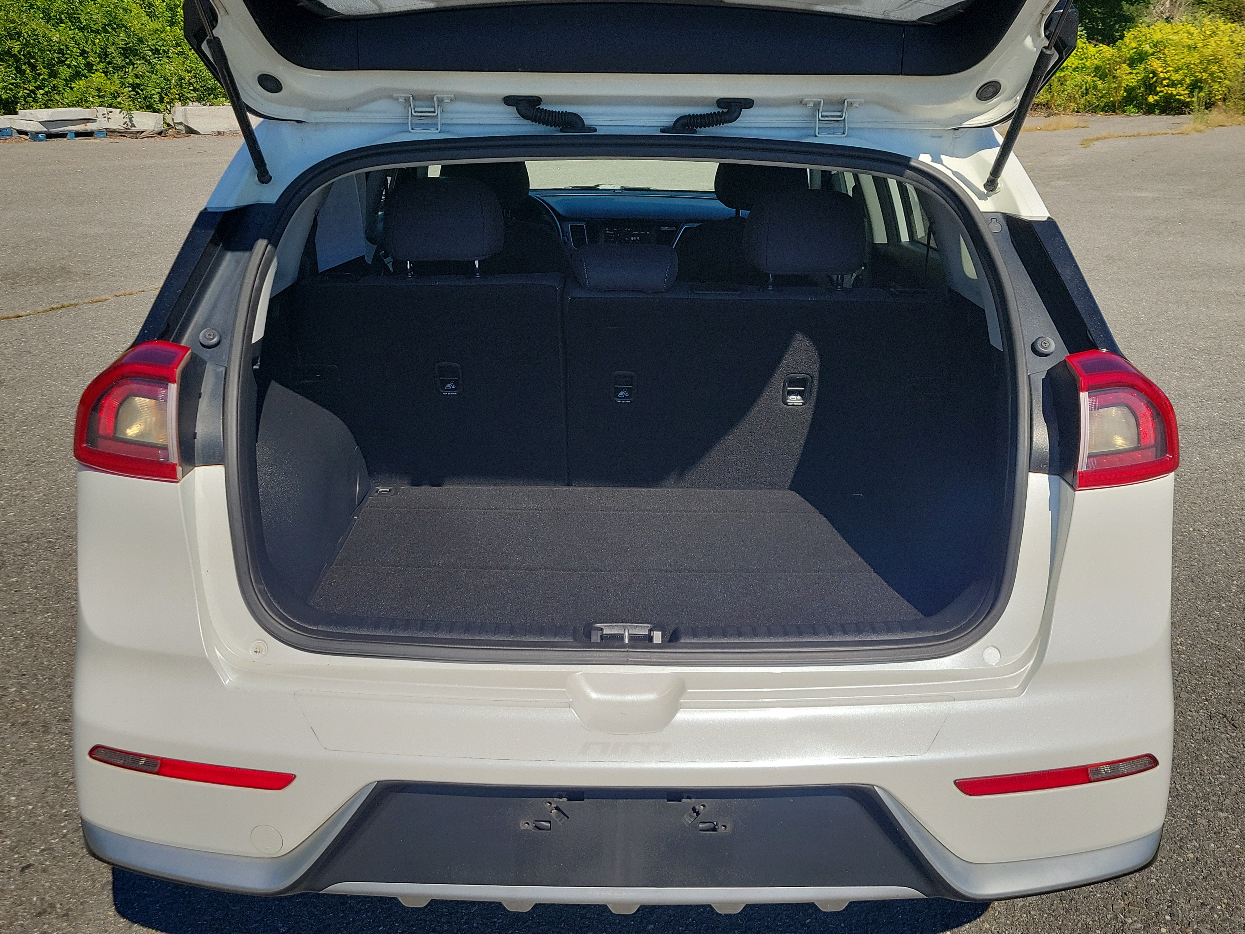 Used 2018 Kia Niro LX FWD image 17