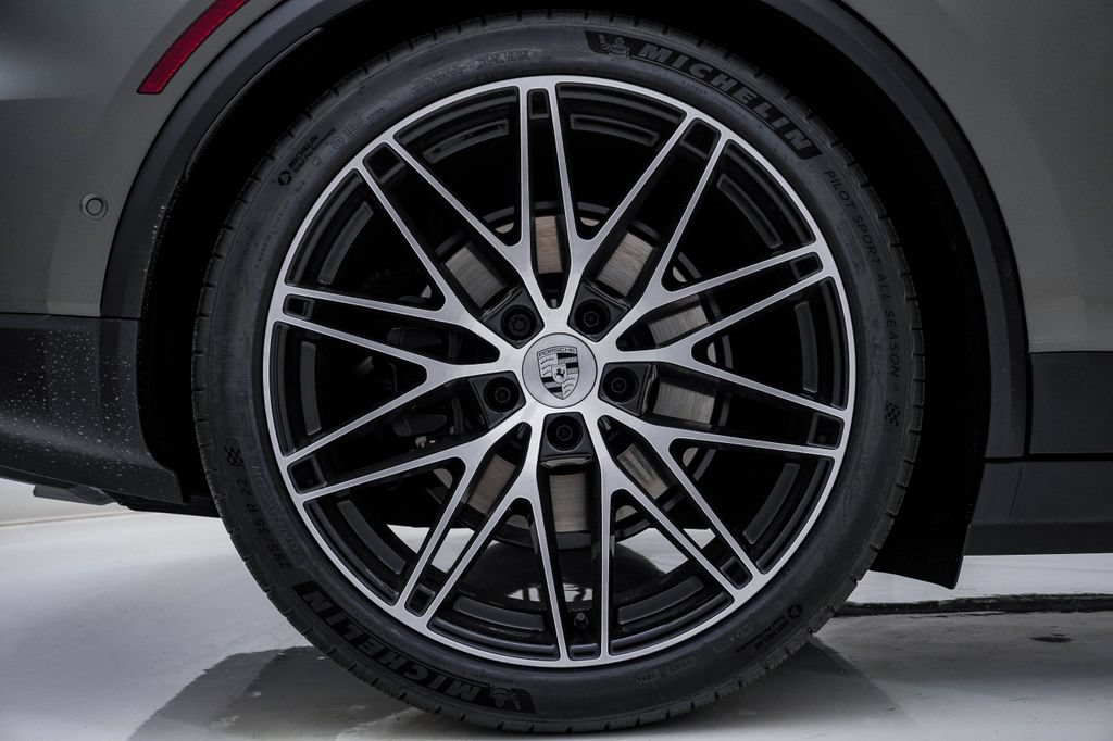 New 2026 Porsche Macan 4 Electric AWD/4WD image 10