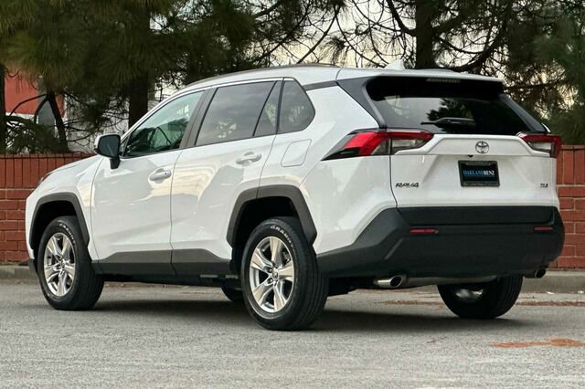 Used 2022 Toyota RAV4 XLE image 6