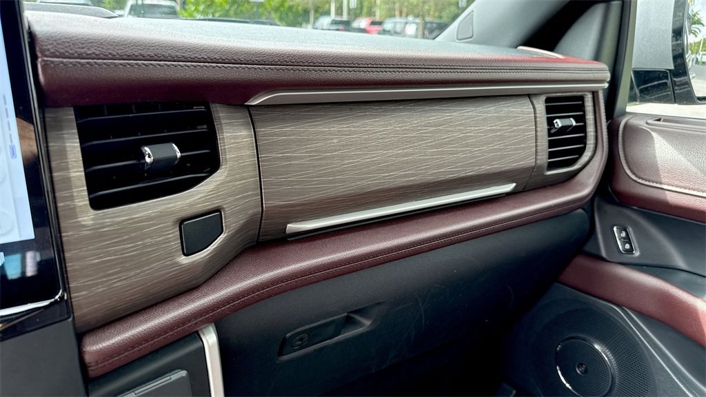 Used 2023 Ford Expedition Limited image 58