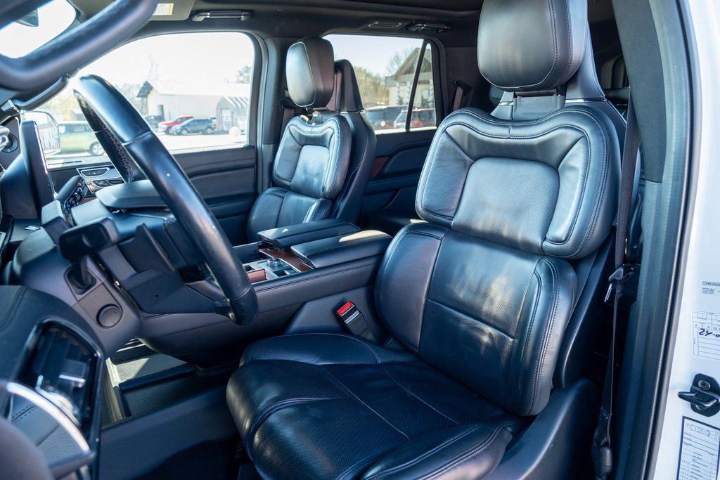 Used 2023 Lincoln Navigator Reserve image 6