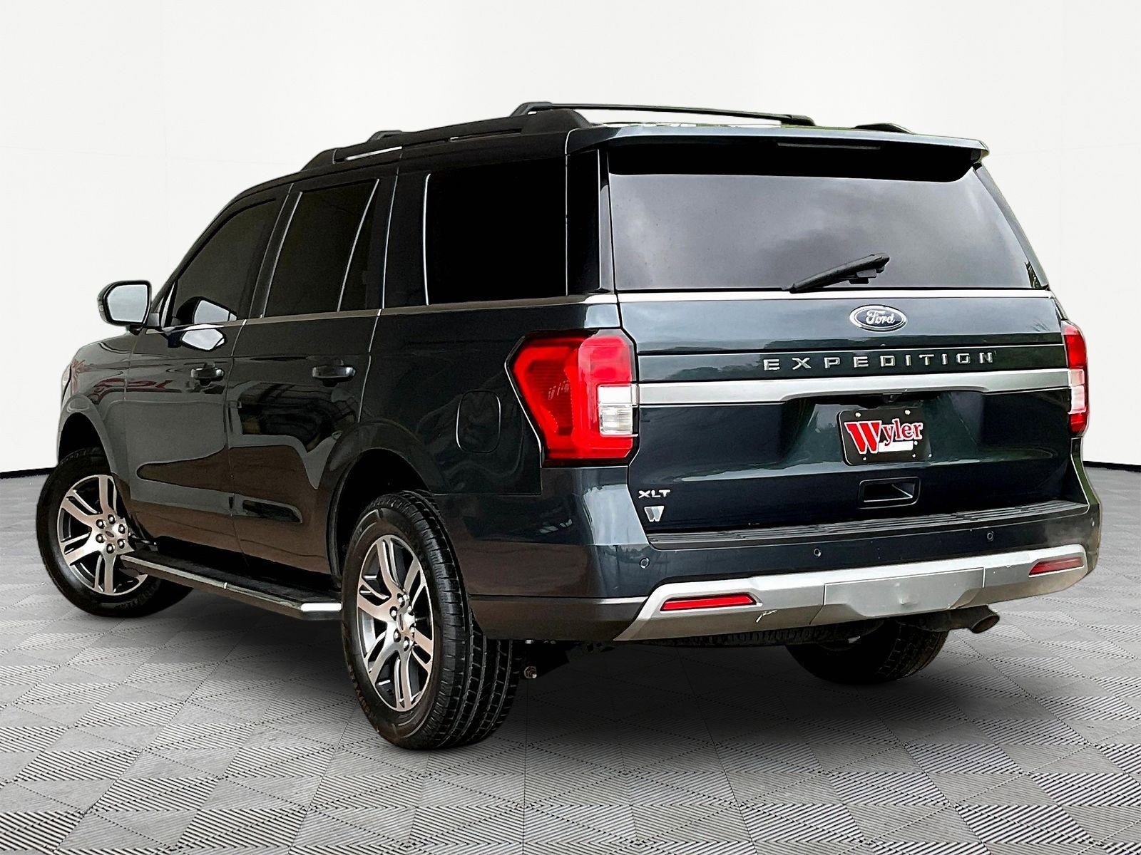 Used 2022 Ford Expedition XLT AWD/4WD image 4