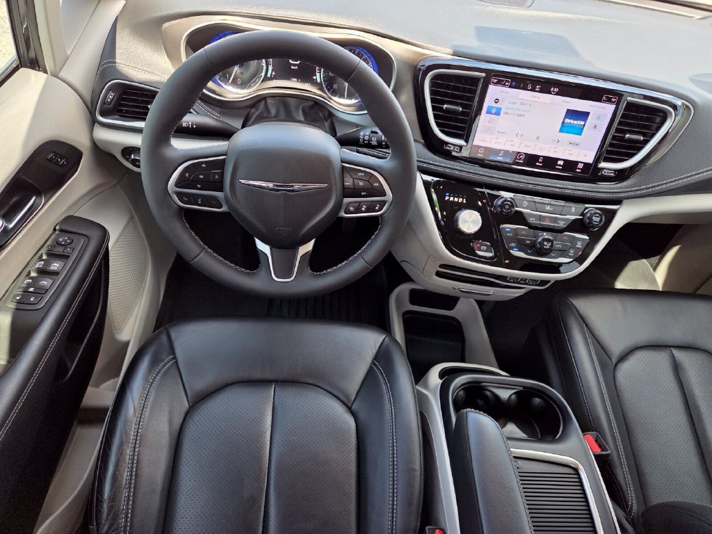 Used 2022 Chrysler Pacifica Touring-L AWD/4WD image 8